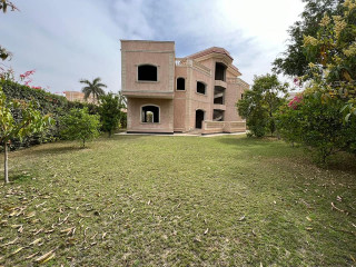 لسرعة البيع ولظروف السفر ڤيلا لقطه في كمبوند الورود خلف مول العرب بمدينة 6 أكتوبر