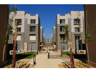 شقه للبيع في كمبوند بالم هيلز بالتجمع الخامس بالقرب من الجامعه الامريكيه