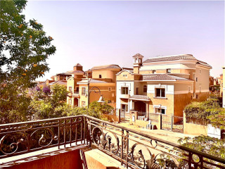 فيلا للايجار في كمبوند لي روا التجمع الخامس