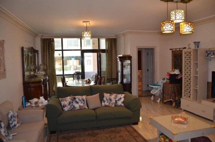 shk-llbyaa-fy-kmbond-baltgmaa-alkhams-bgoar-algamaah-alamrykyh-big-1