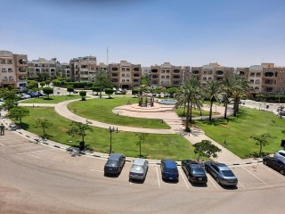 شقة ببفرلى هيلز بسعر مميز