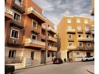 شقة فاخرة بكمبوند ارت سيتي للبيع