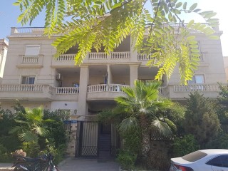 شقه للبيع في كمبوند النخيل التجمع الاول