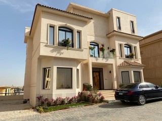 فيلا للبيع فى كومباوند جاردن هليز اول الصحراوى بعد الرماية الهرم