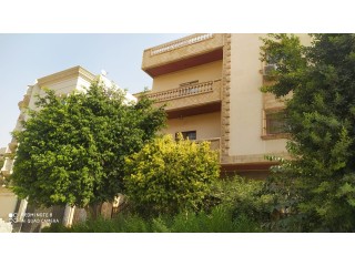 للبيع شقة كبيرة في الحي الرابع التجمع سوبر لوكس