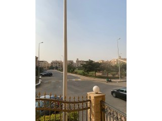 دوبليكس مرتفع بفيلات البنفسج 12فيو حديقة تشطيب سوبر لوكس