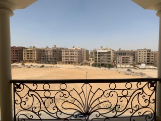 شقة للبيع في اللوتس الشمالي التجمع بالقرب من التسعين الشمالى