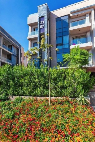 shk-llbyaa-152m-astlam-fory-fy-galyrya-galleria-altgmaa-alkhams-baltksyt-big-1