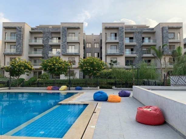 shk-llbyaa-152m-astlam-fory-fy-galyrya-galleria-altgmaa-alkhams-baltksyt-big-0