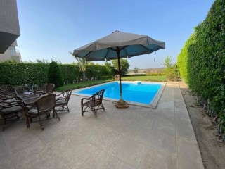 فيلا مستقلة للبيع كمبوند المنصورية فيو بحمام سباحة على السكن الفوري