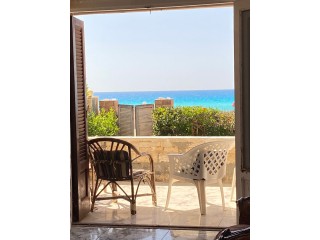 فيلا للبيع في قرية امون الساحل الشمالي على البحر مباشرتا بسعر لقطة جدا لظروف