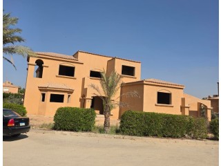 فيلا للبيع بكمبوند وادي النخيل 2000 متر استلام فوري