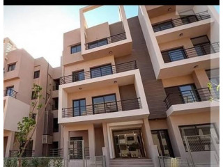 شقه للبيع بالتقسيط في كمبوند فيفس سكوير التجمع الخامس