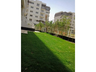 شقه ارضي بحديقه للبيع بمدينتي