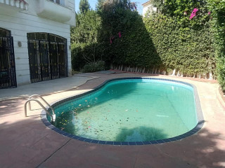 فيلا مستقلة بحمام سباحه لقطة بكمبوند و موقع مميز الشيخ زايد