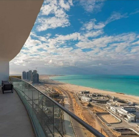 shkh-fndky-llbyaa-bsaar-lkt-fy-abrag-alaalmyn-big-0